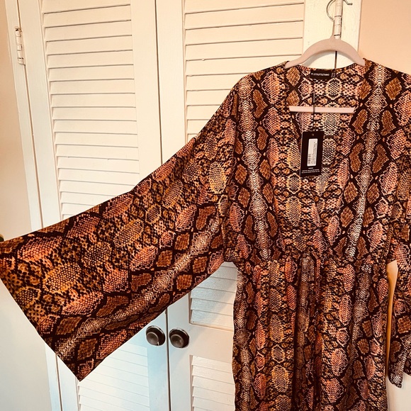 PrettyLittleThings Rumper - Picture 2 of 3